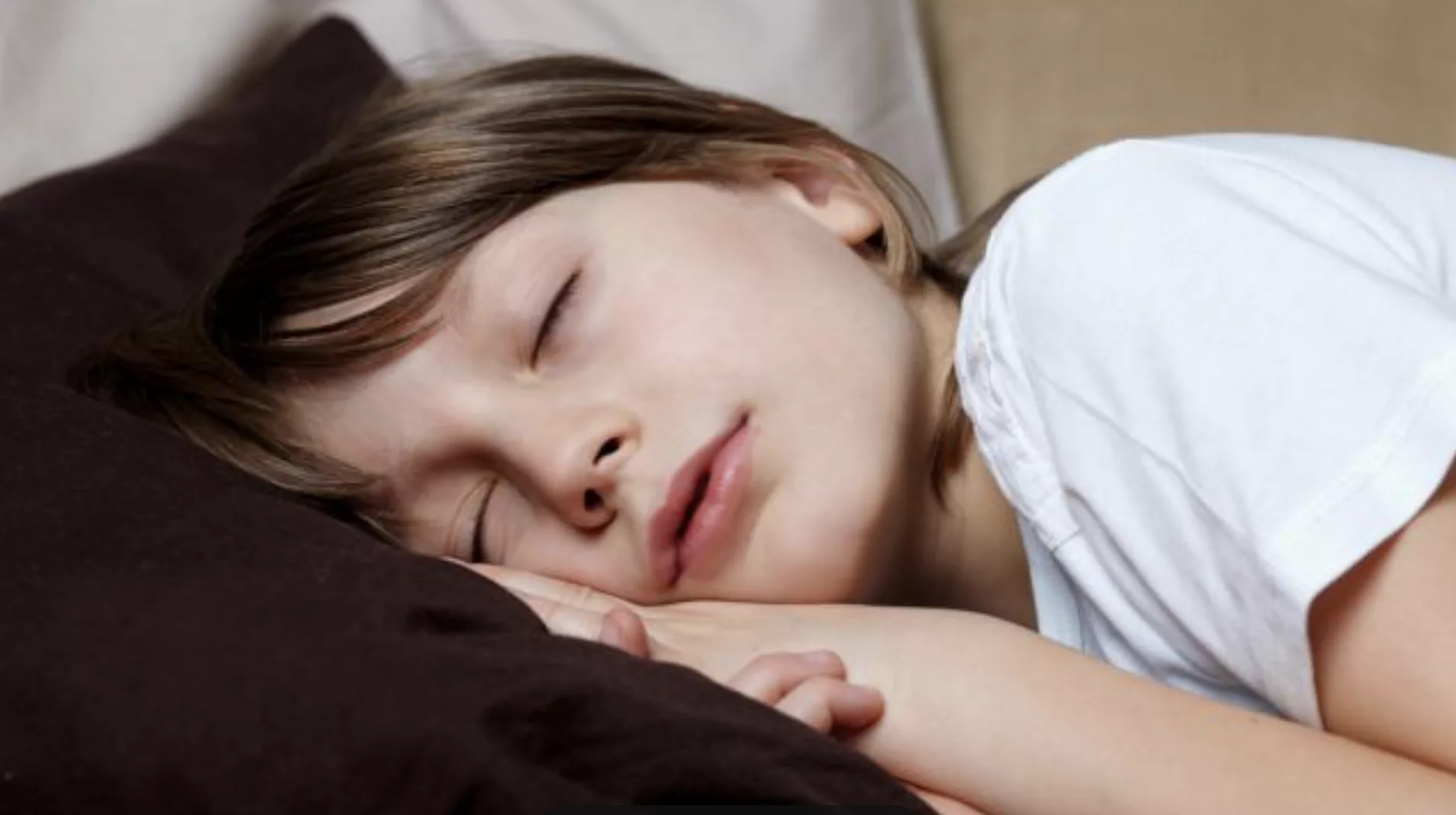 Acupression pour énurésie nocturne - points Shenshu, Sanyinjiao, Zhongji